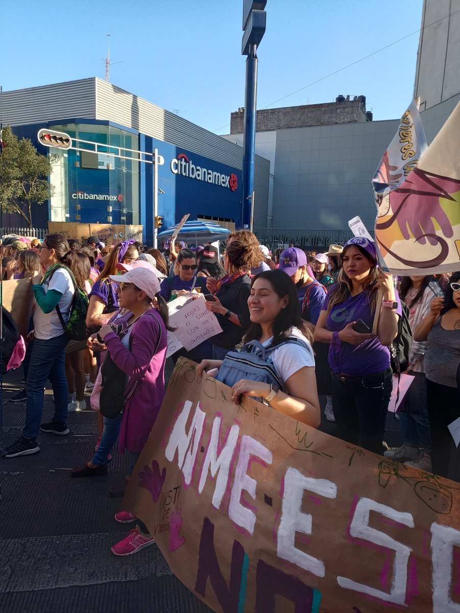 Siempre se me hincha el pecho cuando salgo a marchar. Está vez aún más. Las <a href="/unidas_la/">Mujeres Unidas X la Libertad, México, A.C.</a> y nosotras por primera vez caminamos juntas recordando a las que están en prisión.