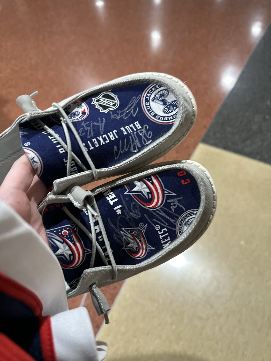 Tiff_Michelele's tweet photo. As if they were the coolest pair of hey dudes I own before they got an upgrade tonight 😍 #cbj https://t.co/ShxIfAIlRP