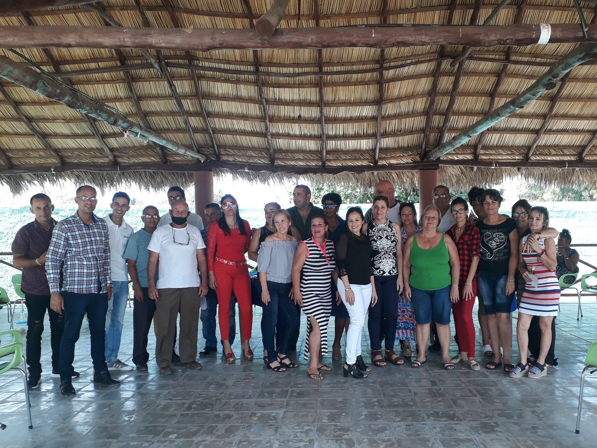 Gracias a nuestros compañeros por hacernos un día tan especial. Gracias por el esfuerzo  realizado y por cada detalle que no olvidan❤... A veces faltan palabras en el lenguaje para expresar los sentimientos del alma. Feliz día #MujeresEnRevolucion!!! #LatirAvileño #CubaEsAmor