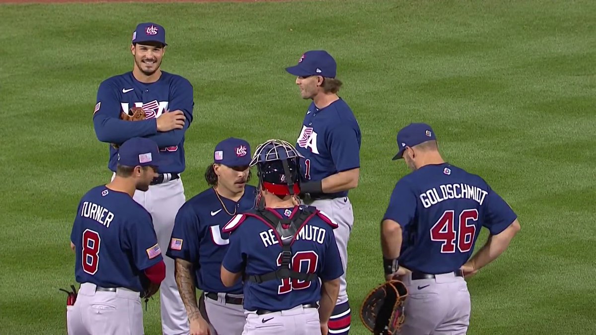 Some Giants minor leaguers are filling in as backups for Team USA tonight and one of them, right-hander Evan Gates, came in with two outs in the third. Kuip joked that he's going to ask for autographs from his infielders.