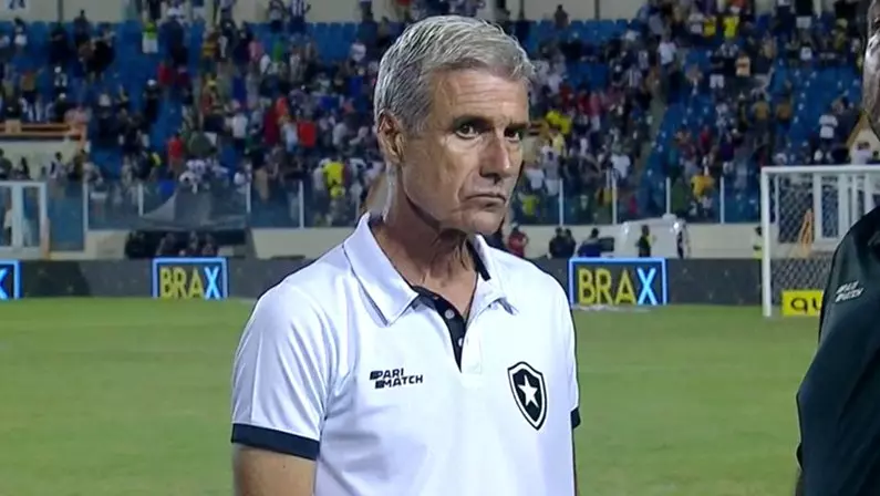 MuseuBFR's tweet photo. Em 54 jogos, são 23 vitórias e 21 derrotas no comando do Botafogo.

Apenas 48% de aproveitamento em quase um ano de trabalho, abaixo da eficiência de Marcelo Chamusca no clube, por exemplo.

Vão passar pano até quando pra isso? https://t.co/YTyRyjqAaX