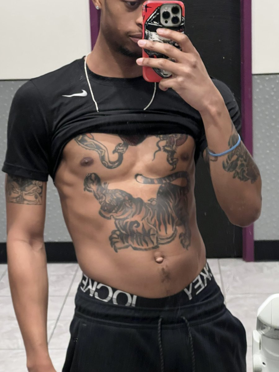 yuckmagazines's tweet photo. Instagram is fucking up so #gymupdate https://t.co/8ufeEJQEh7