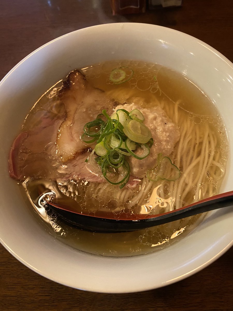futabaseimen's tweet photo. Instagramをみていたら「白えびの塩そば」を見つけたので食べてきました。富山出身の僕としてわ絶対に食べたかったので食べれてよかったです。とても美味しかったです。

 #福井 #富山 #白海老 #白えび #ラーメン https://t.co/gozmLxscwf