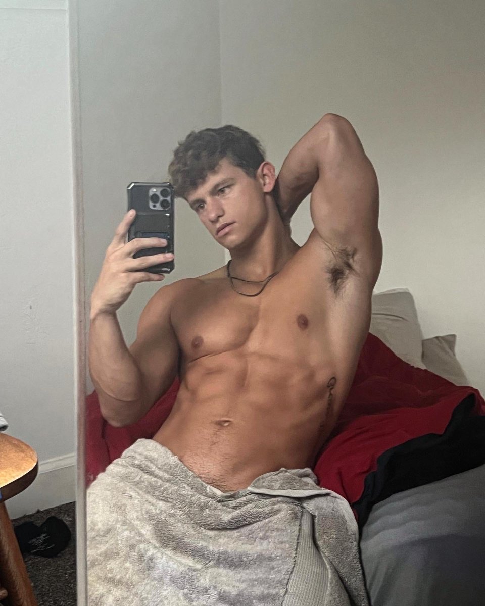 Mattycaron_'s tweet photo. I can be your boyfriend https://t.co/nYyr5Ydb7J