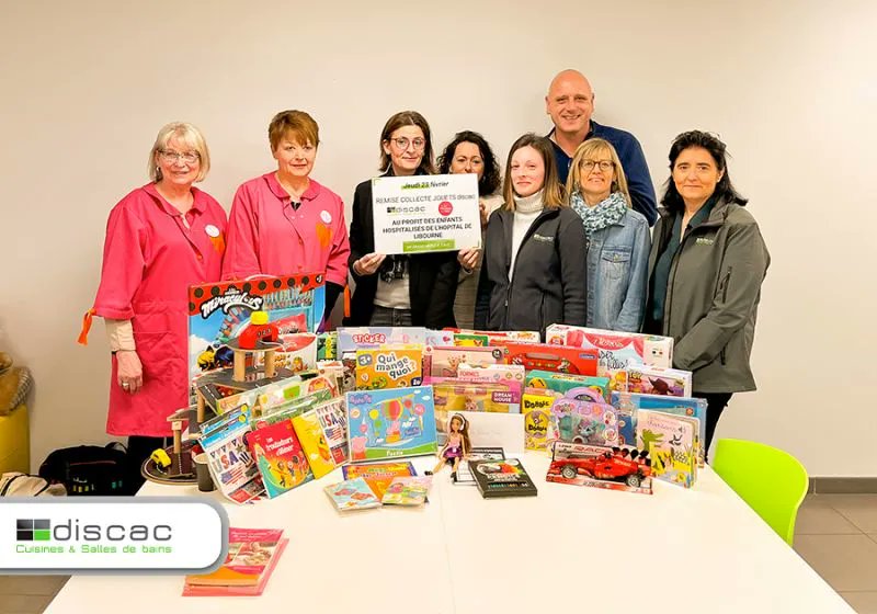 LesBlousesRoses's tweet photo. Merci #Discac 🤩 qui soutient les #BlousesRoses de 📍 @ville_libourne
Leurs équipes se sont mobilisées pour collecter une 50aine de jeux et de jouets au profit des enfants hospitalisés de l’hôpital de Libourne afin de leur apporter des #MomentsSourires https://t.co/xNqudA05I8