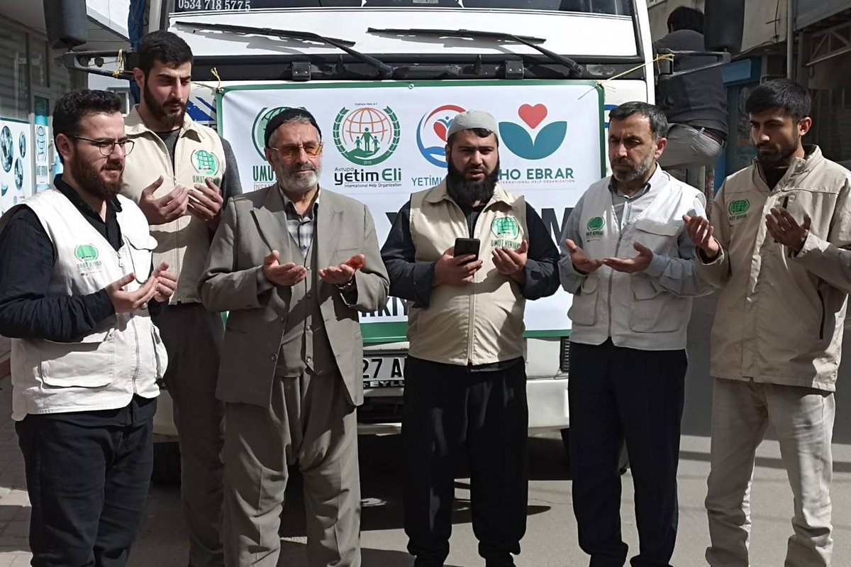 Deprem bölgesine yardımlarımız devam ediyor.

Hayırseverlerimizin destekleri ile içinde battaniye, giyim, gıda ve birçok ev eşyasının bulunduğu yardım kamyonu Hatay'a ulaştırmak üzere yola çıktı.

📍 Bursa