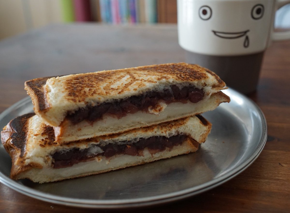 あんこ＆もち

寒いのでぜんざいを作ろうと思って用意しておいたあんこと餅でしたが近頃だいぶ暖かくなってきたのではさみました。ダブル主食でお腹いっぱいになりました。餅はもう少し少ないほうがバランスがよかったかも

#今日のホットサンド
#ホットサンド