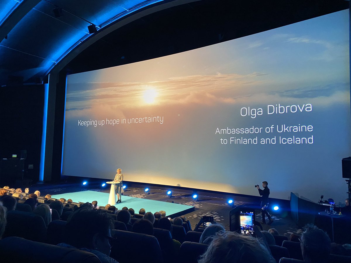 Teemana toiveikas katse tulevaisuuteen ja kestävä työelämä. Ensimmäisenä toivosta puhui meille Ukrainan suurlähettiläs Olga Dibrova.  #kevapäivä23