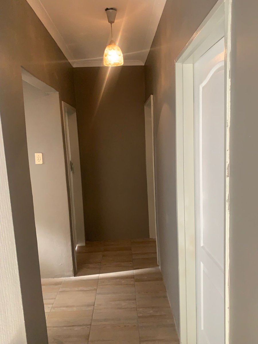 Scribolicious's tweet photo. Guys we leasing out a 3 bedroom house in Leribe right next to Hlotse High School for R7K kopa le mpatlele di tenant 😘 https://t.co/RKGw3WgBNS