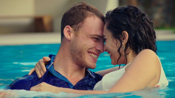 blvcom's tweet photo. 🎥Las series protagonizadas por #KeremBürsin lograron en @divinity_es los siguientes resultados:
❣️#LoveIsInDivinity8M 2.1% de share y 310.000 espectadores de media.
💕#FinalZeynepDivinity 💕 2.1% de cuota y 309.000 espectadores de media.
#Audiencias 📺📊 https://t.co/J8bXapvMCJ