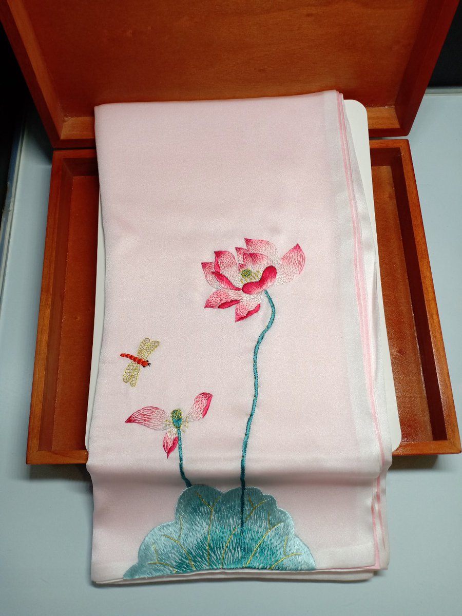 Handing silk scarf
#mulberrysilk
#Heritagesilk