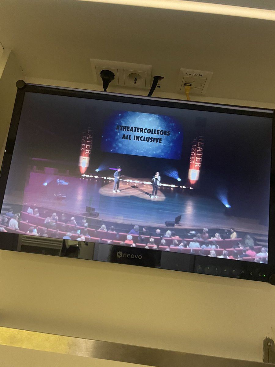 Wat een feest! Eerste Theatercollege All Inclusive ooit. Bomvolle zaal. Met veel lach, ontroering, muziek, spoken word en natuurlijk theorie en antropologische inzichten. #diversiteit #inclusie Dank! <a href="/SSBUtrecht/">Stadsschouwburg Utrecht</a> <a href="/Dolfjansen/">Dolf Jansen</a> <a href="/SietsevanGorkom/">Sietse van Gorkom</a> <a href="/robvandewouw/">Rob van de Wouw</a> <a href="/theatercolleges/">Theatercolleges</a>!