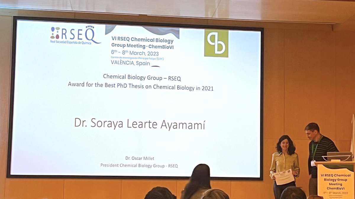 Once again, congratulations to @sorayalearte, who has been given the 'Award for the Best PhD Thesis on Chemical Biology in 2021' by hands of Dr. Óscar Millet (<a href="/MilletLab/">MilletLab</a>), President ChemBioGroup-RSEQ (<a href="/GEqbioRSEQ/">Grupo QBio RSEQ</a>), during the #ChemBioVI meeting.

<a href="/ciqususc/">CiQUS</a> <a href="/ChemBioVI/">ChemBioVI</a> <a href="/RSEQUIMICA/">RSEQ</a>