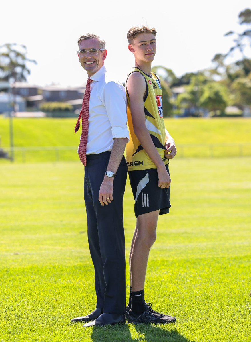 Mitch from Helensburgh Little Athletics helped me confirm my height. He’s a massive 6’4 and an awesome high jumper. #backtoback #heightgate #NSWpol