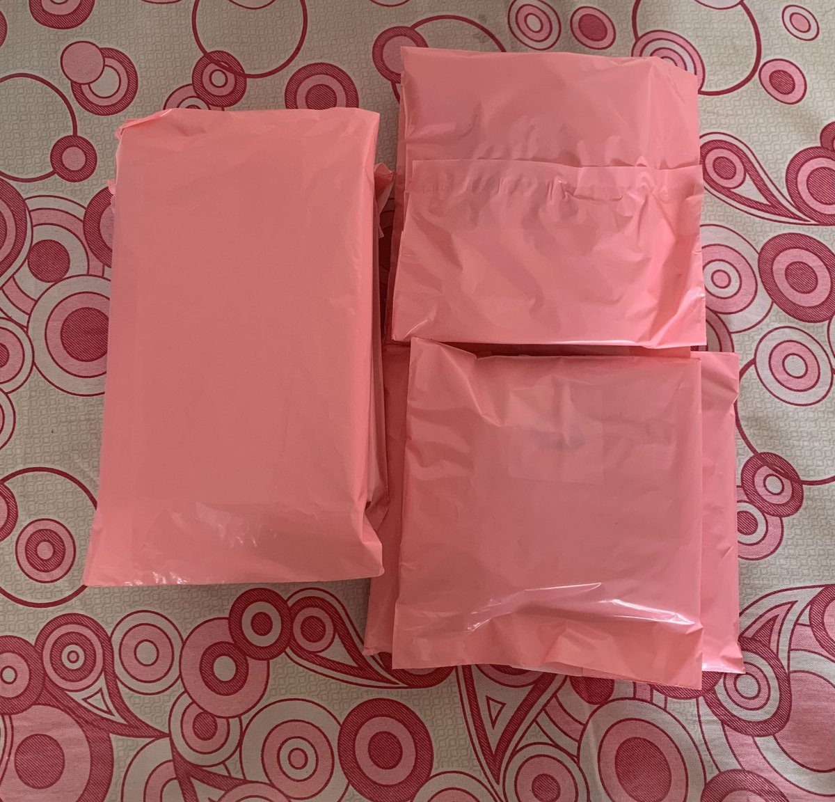 withIovecIoud's tweet photo. ❤︎ ⋆゚ ❪ #cloudnotifs ❫ — 6 parcels bound for dropoff today! tracking numbers will be sent in the evening via dms, thank you! https://t.co/pTdeDRDK1d