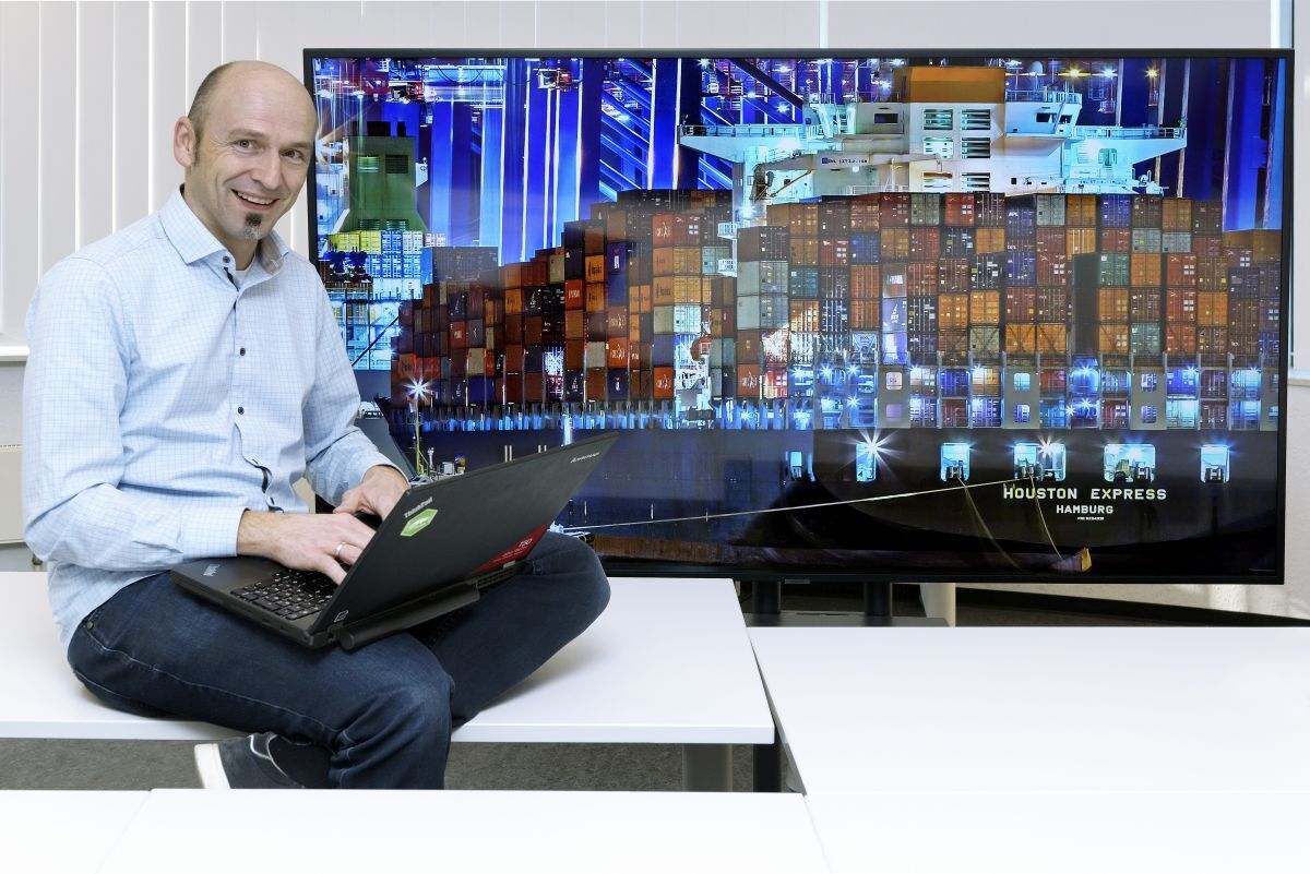 Der Mathematiker Marco Lübbecke <a href="/mluebbecke/">Marco Lübbecke</a>, Inhaber des #RWTH-Lehrstuhls für Operations #Research, setzt sich für gute #Lehre und deren Weiterentwicklung ein. Nun hat er den "Lehrpreis 2022" erhalten. 👍 Danke für Ihr Engagement! ❤️:

➡️rwth-aachen.de/go/id/bahcow

📸: P. Winandy