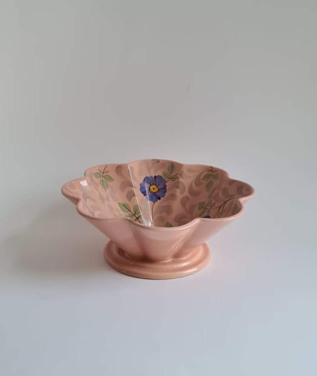Collectable Curios' item of the day... Vintage Beswick Floral Fluted Bowl on Pedestal

collectablecurios.co.uk/product/vintag…

#Beswick #FloralBowl #BowlonPedestal #Collector #Antiquing #ShopVintage #Trending #ShopLocal #SupportLocal #StGeorgesBelfast #StGeorgesMarket #StGeorgesMarketBelfast
