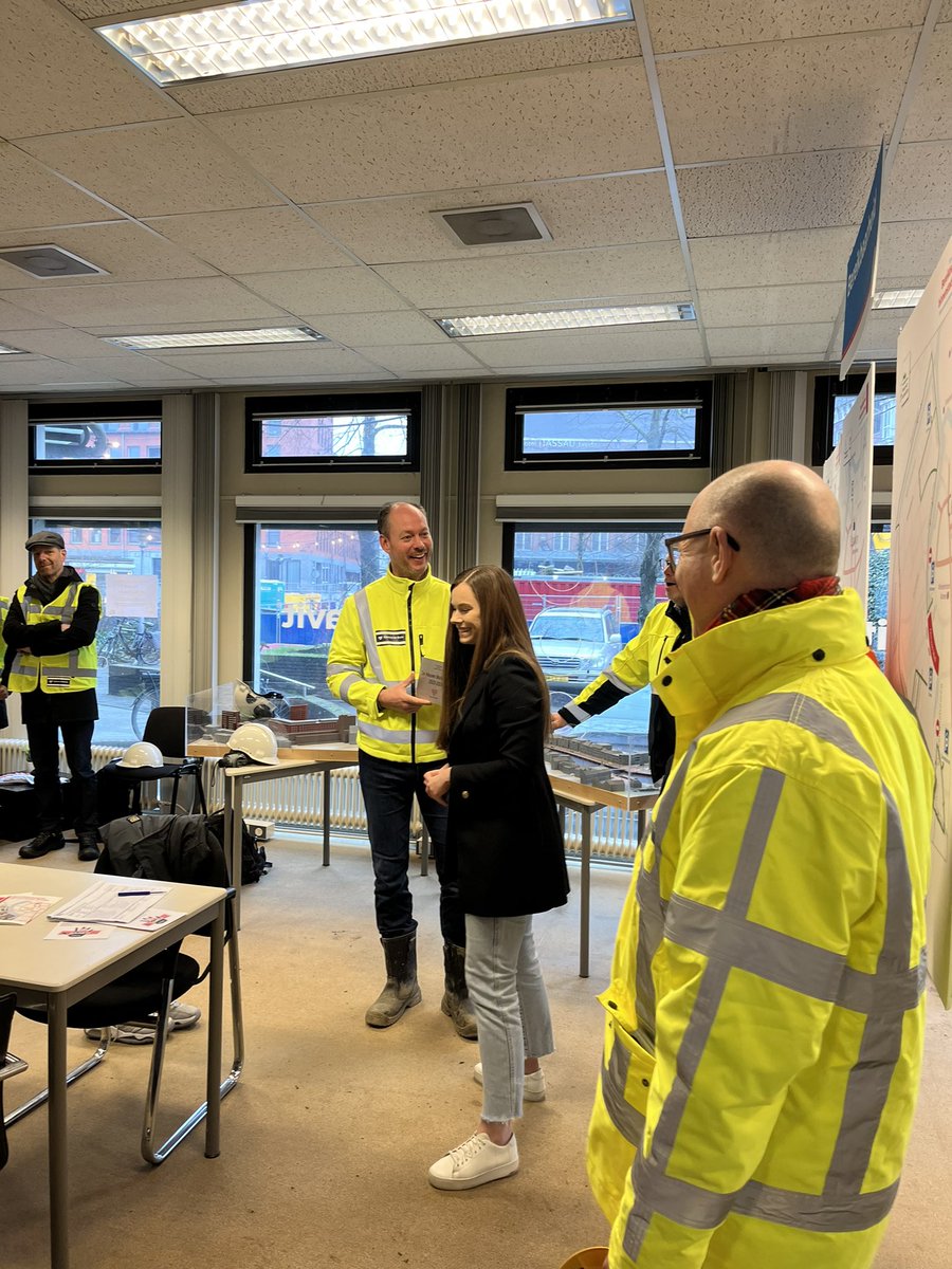 RoelKlei's tweet photo. Wethouders Quaars graaft / viert het diepste punt van de #NieuweMark! https://t.co/j3560ESeqY