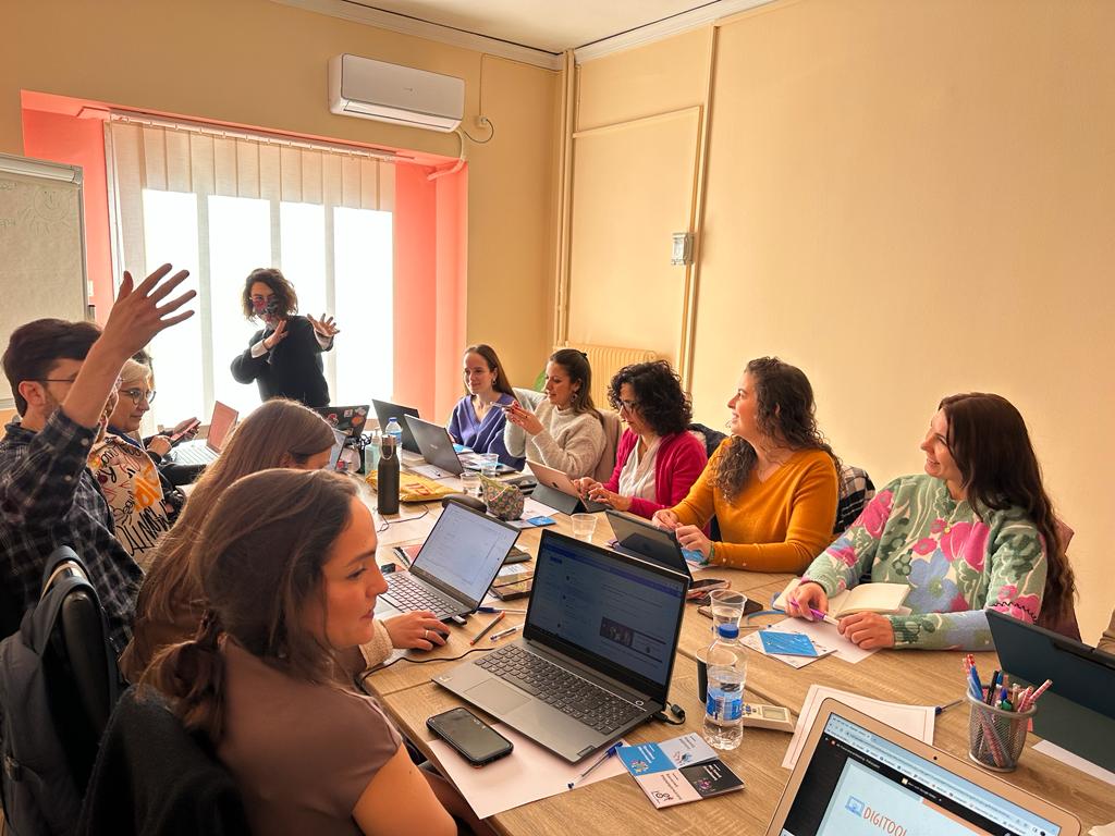 Autismo_Sevilla's tweet image. Dos compañeras de nuestro Centro Educativo están estos días en Grecia, disfrutando de un encuentro transnacional del Proyecto Erasmus + Digitool 

#ProyectosAS #erasmus