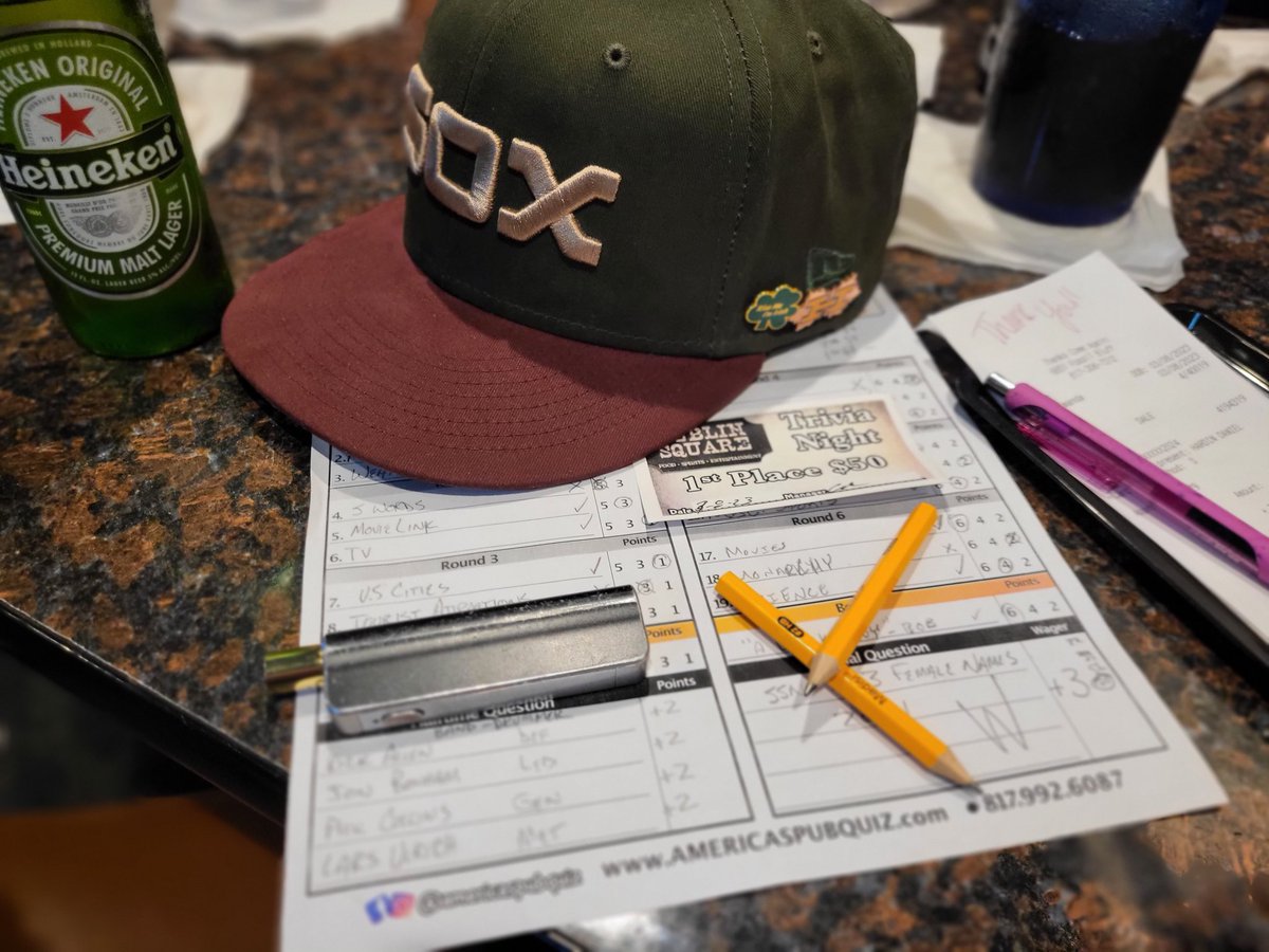 DyeMasterDiscs's tweet photo. From work to yet another trivia victory in my @hatclub fit with matching pin, aux vinyl pack pin, and as always my #PINdejos pin!
#AmericasPubQuiz https://t.co/5OIivpJmqF