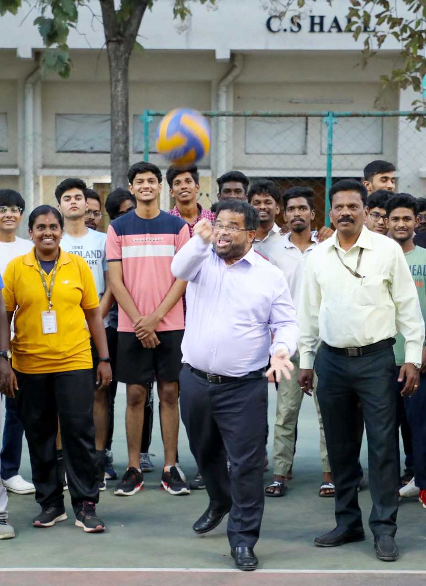 VIT_univ's tweet photo. The VIT Premier League was off to a breezy start earlier this week. The 2 month long tournament will feature 18 different games played by 11206 students. The games were officially inaugurated by our Pro-VC Dr. Partha Sharathi Mallick 

#VIT #NoSportsNoVIT #VITPL #Games https://t.co/2YNEQclnKu