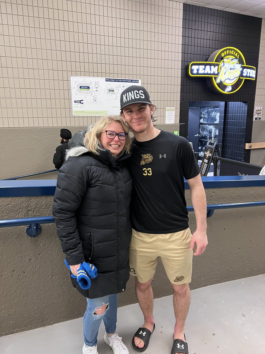 JulieGurke's tweet photo. So proud of Jonesy for his first WHL shut out!! #billetmom @bdnwheatkings https://t.co/t5wVyuSPeE