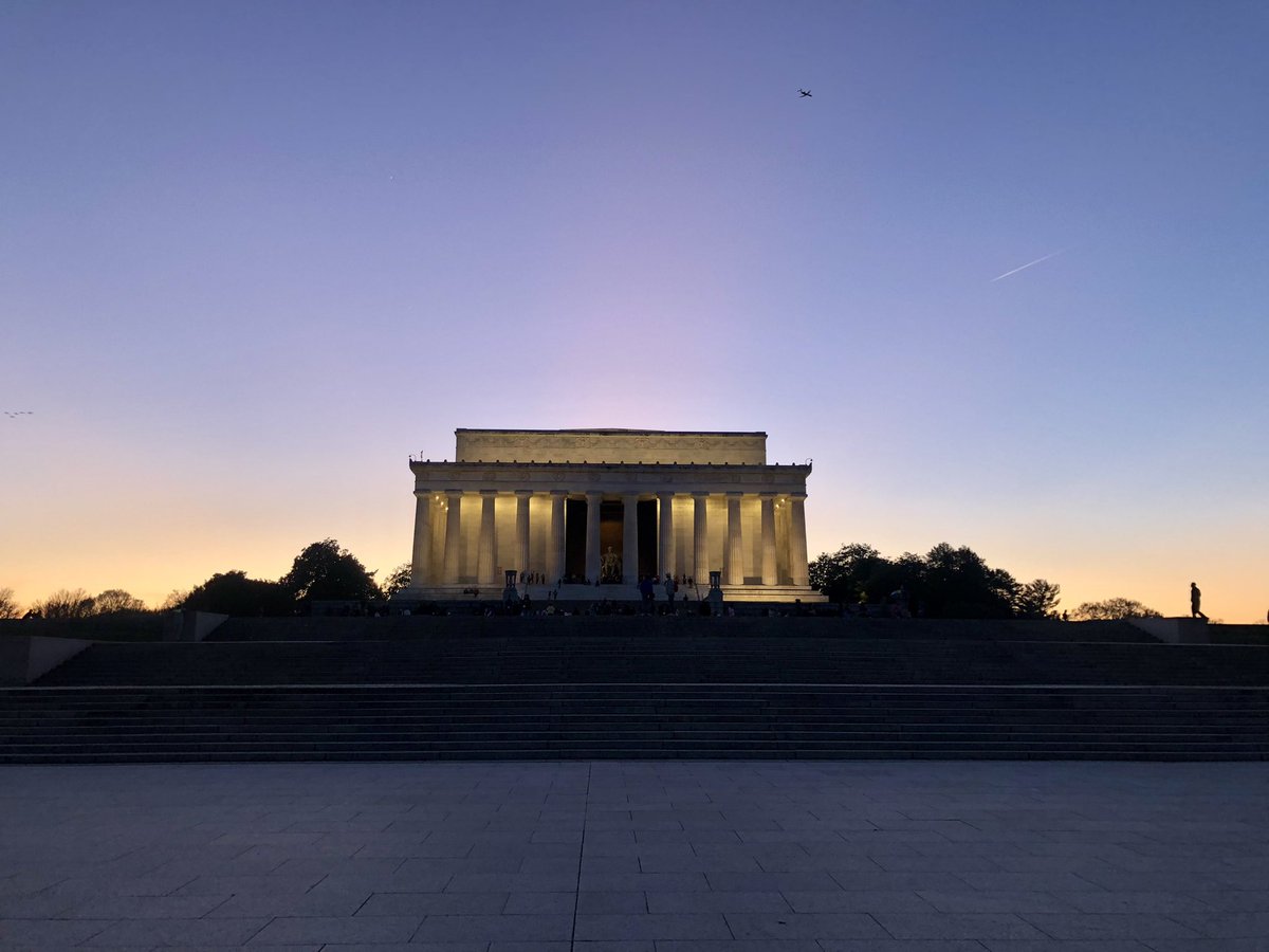 JessicaGLaRose's tweet photo. Closed the day together watching the sunset at Lincoln Memorial #WeekOfRest #Grateful https://t.co/QPQ4ednN3j