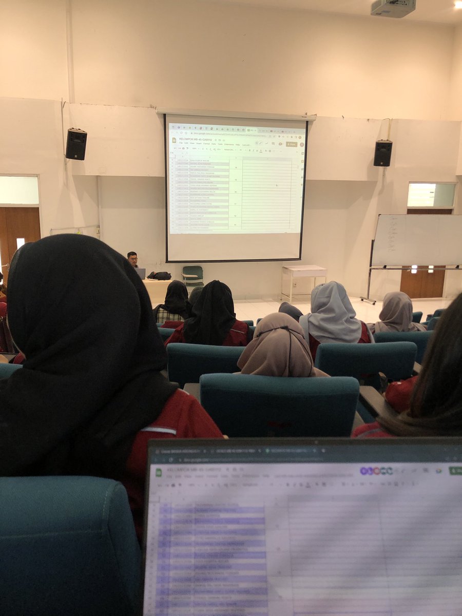 NeedSalari's tweet photo. Kuliah dikelas cuman mikirin nanti siang makan apa https://t.co/LsGihL3UsH