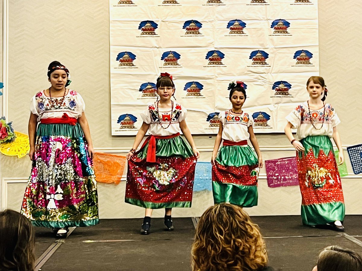 Travis Height Ballet Folclórico danced beautifully at the <a href="/AustinAABE/">AAABE</a> #ConferenciaAdelante2023! #AISDProud <a href="/AISDElementary/">@AISDElementaryProud</a> <a href="/samabarrett/">Samantha Barrett</a>