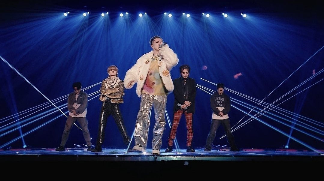 FqwEwtsWYAAqg9T?format=jpg&name=medium