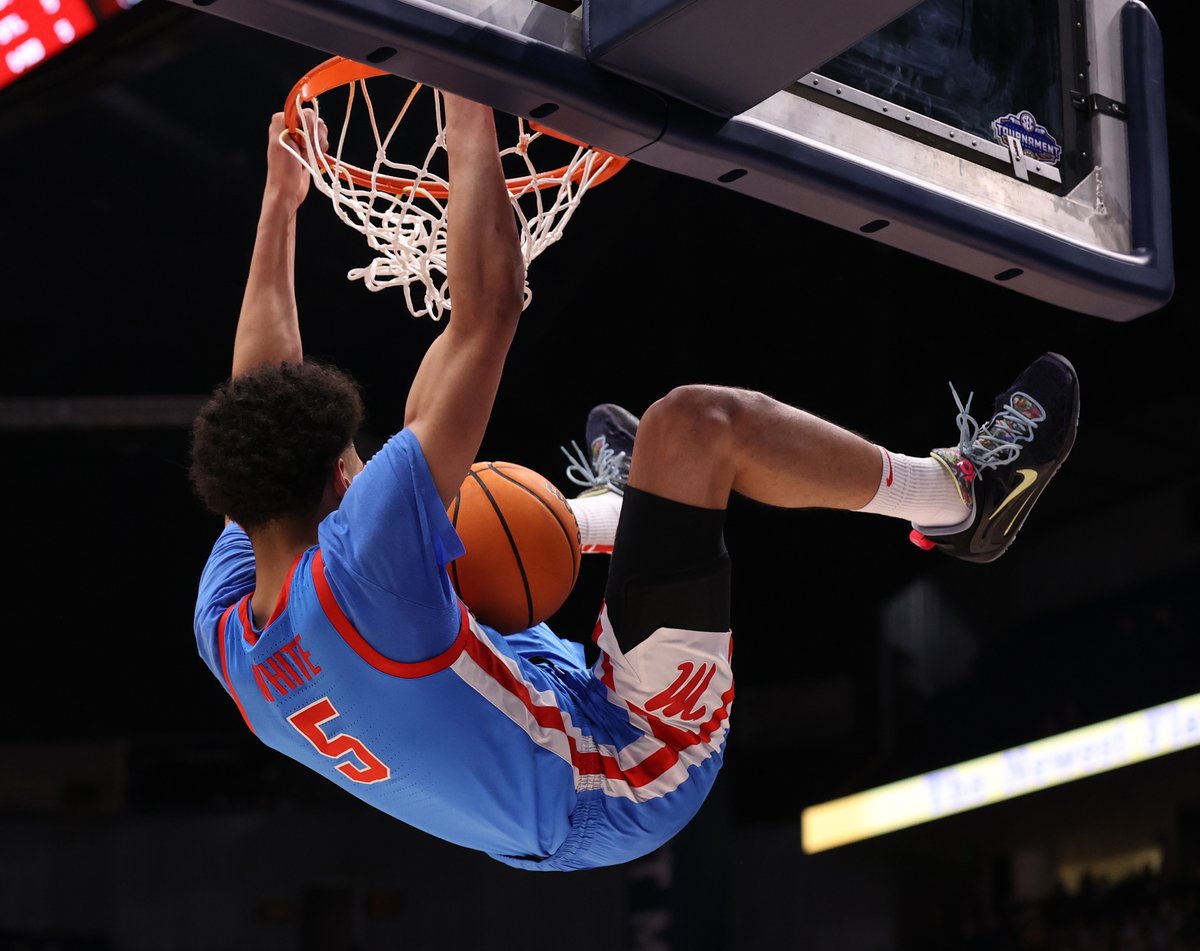 OleMissPix's tweet photo. Ole Miss had their own Slam Dunk Contest tonight! https://t.co/bB4LHPNgbn