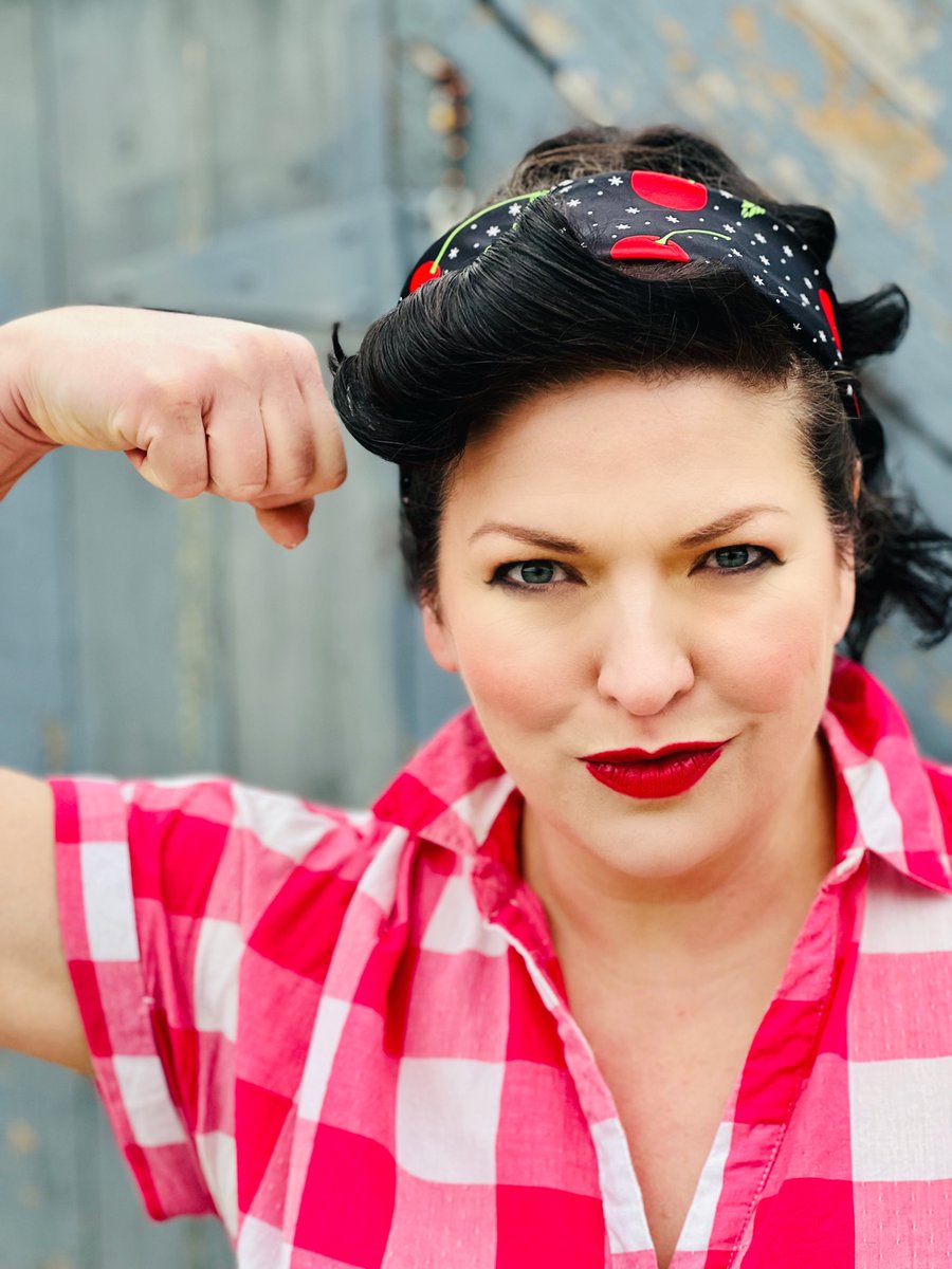 Happy #InternationalWomensDay ! 
Celebrating all the strong, incredible women who have come before us to powerfully pave the way and create change. Chanelling Rosie the Riveter energy today!