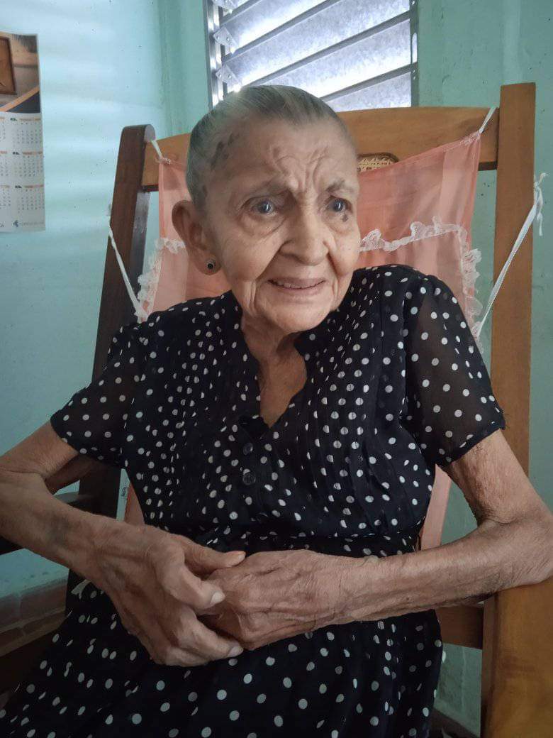 Pedro720206's tweet photo. Felicidades para esta preciosa mujer que llegó a los 100 años de su vida entregando lo mejor de sí y pendiente siempre de nuestra formación y nuestros principios #LatirAvileño #TenemosMemoria https://t.co/OYLEAWsOas
