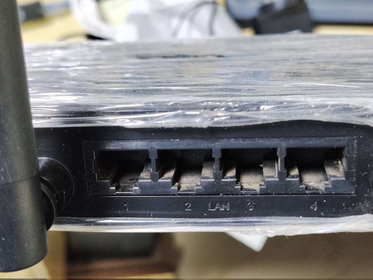 JoydeepKarmaka2's tweet image. @flipkartsupport @Flipkart
I ordered 2 routers on 24th Feb. I got Old items. So I requested for return. I got the replacement today. But received  old and bad item again . Product SL no is not matching with Box .
Saler :- SHREEGANESHAMENTERPRIS
Order ID :-OD427409778800544100