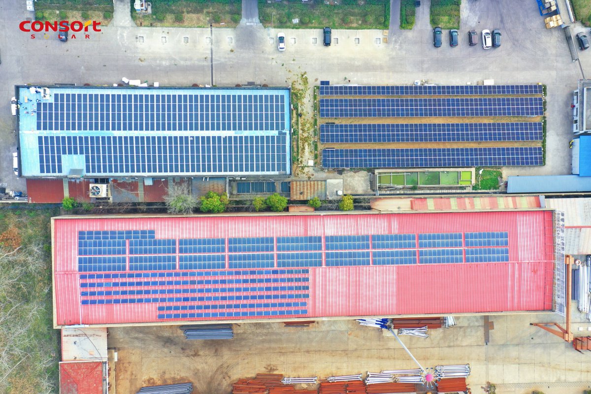 CONSORTSOLAR's tweet photo. 💪💪💪The #photovoltaic project of YANGZHOU YI FENG PHOTOELECTRICITY DEVELOPMENT CO., LTD. is in full swing!
A total of 1650 #ConsortSolar CST 550W modules, totaling 907KW, have been installed for this project. https://t.co/7bt546SVdx