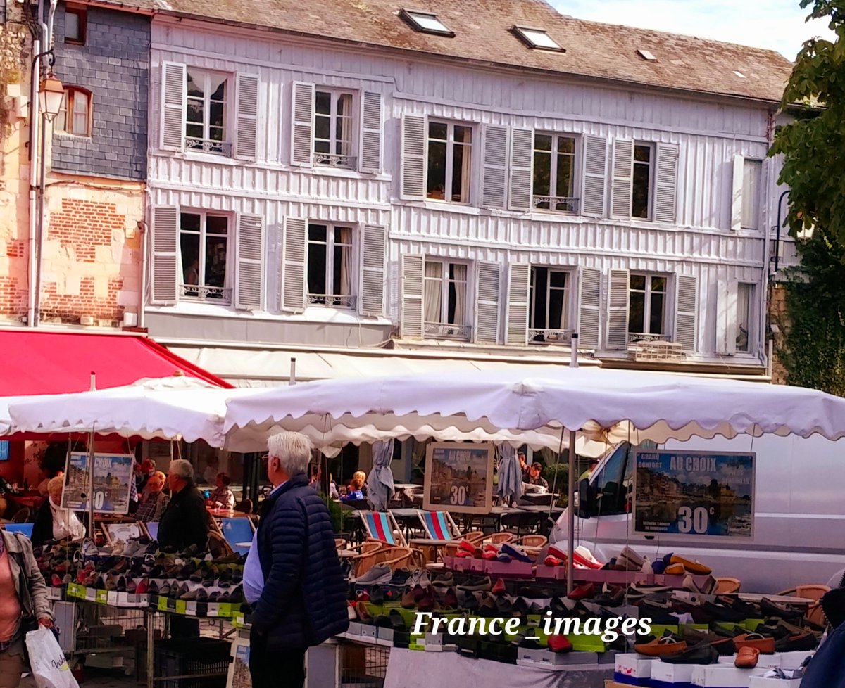 Honfleur market in #Normandy 

#France 🇨🇵 #travel #photo