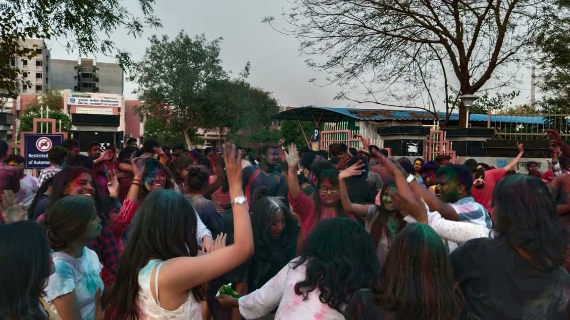 ABVPGujarat's tweet photo. On the occassion of Holi #ABVPCUG Organised "Holi Milan" & celebrate festival of colours
#ABVPGujarat https://t.co/lMWoLLm98I