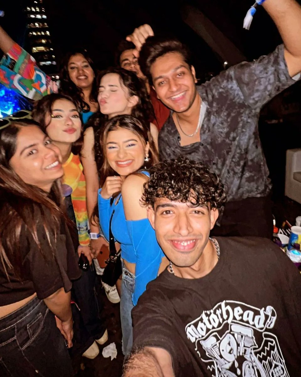 ankitachhetrifp's tweet image. All about last night from #Martingarrix concert 😍❤️

#AnkitaChhetri #ankitachhetri25 #Nagmamirajkar #Nawez #Atrangz #RanbirKapoor #ShraddhaKapoor #abdurozik #Martingarrixconcert