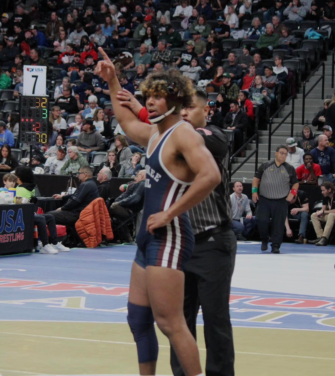 EllisWilliams13's tweet photo. Blessed to end the year with Varsity MVP, 4th place in State, Academic All State First Team, Student Athlete Academic Recognition 4.04 GPA, Leading team in escapes and leading team in pins, Second team. @AF_Wrestle @AF_Football @ChrisHeilman_AF @Brian_Knorr @CoachLamAF ⚡️ 🦅 https://t.co/2Mx9Z8eAbN