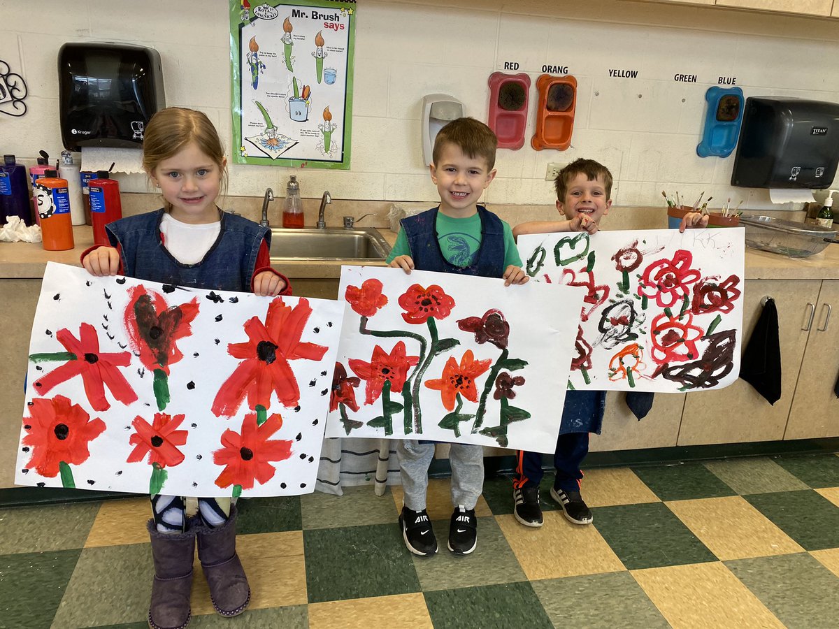 MrsMcKelveyArt's tweet photo. Just a day in art at Everett Elementary School! Fourth: Contour Line Portraits. Third: Clay Clocks. First: Color Monsters. Kindergarten: Poppy Paintings. #Everettsoars #Lfmoments #findingjoy67 So much creating! 🎨@LakeForestSD67 https://t.co/8cFgoRVCr3