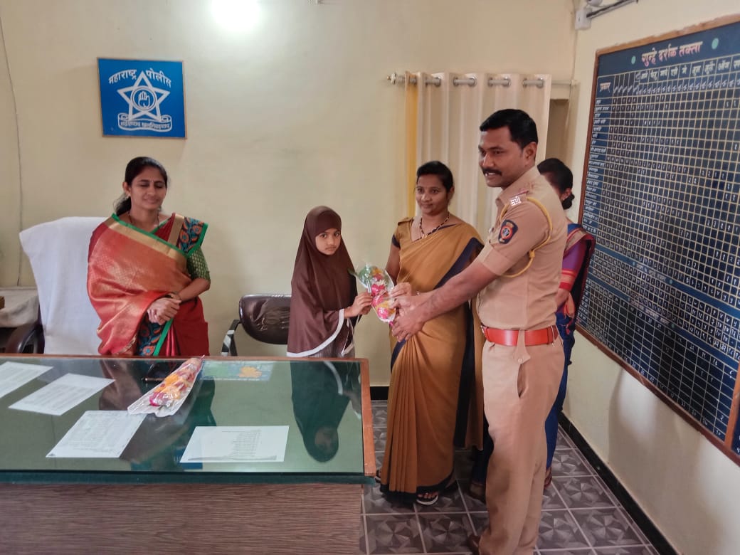 जागतिक महिला दिनानिमित्त <a href="/PS_Asegaon/">Police Station Asegaon</a>
येथे श्रीमती नीलिमा शेळके यांनी ठाणेदार पदाचा तर कु.आयशा सदफ यांनी पोउपनि पदाचा कार्यभार सांभाळला.

<a href="/IPS_Bachchan/">Bachchan Singh</a> <a href="/SP_Washim/">वाशिम पोलीस - Washim Police</a> <a href="/DGPMaharashtra/">महाराष्ट्र पोलीस - Maharashtra Police</a> <a href="/maharashtra_hmo/">HMO Maharashtra</a> @digp_range <a href="/InfoWashim/">जिल्हा माहिती कार्यालय वाशिम</a>