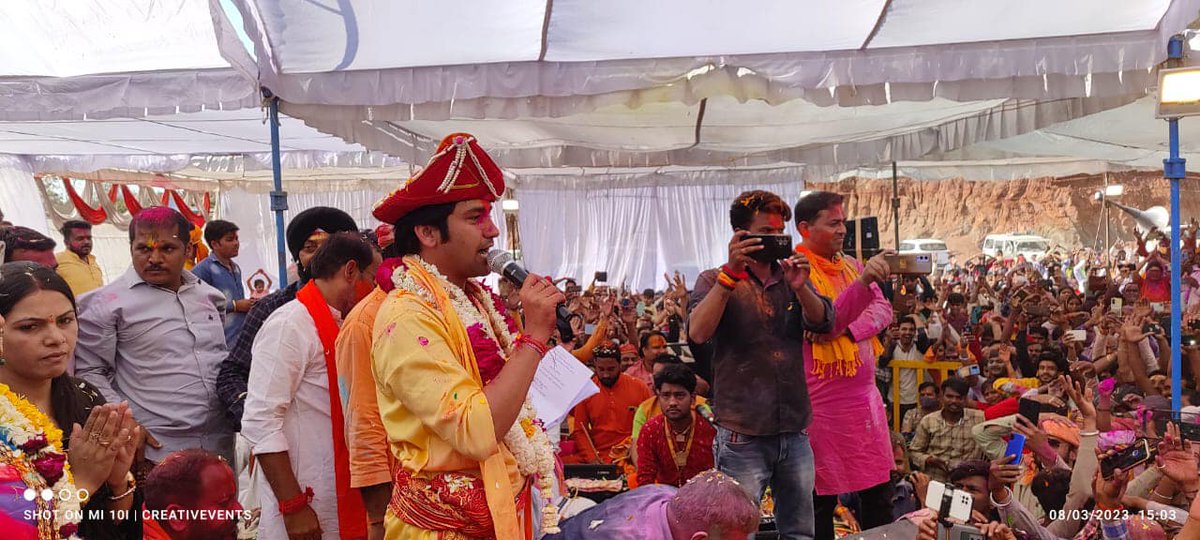 bageshwardham's tweet photo. बागेश्वर धाम की अनोखी होली…
पूज्य सरकार के अनूठे रंग…भक्तों के संग…
संपूर्ण राष्ट्र को प्रेम और अपनेपन का संदेश.
#BageshwarDhamSarkar https://t.co/Re5DwRFxUY