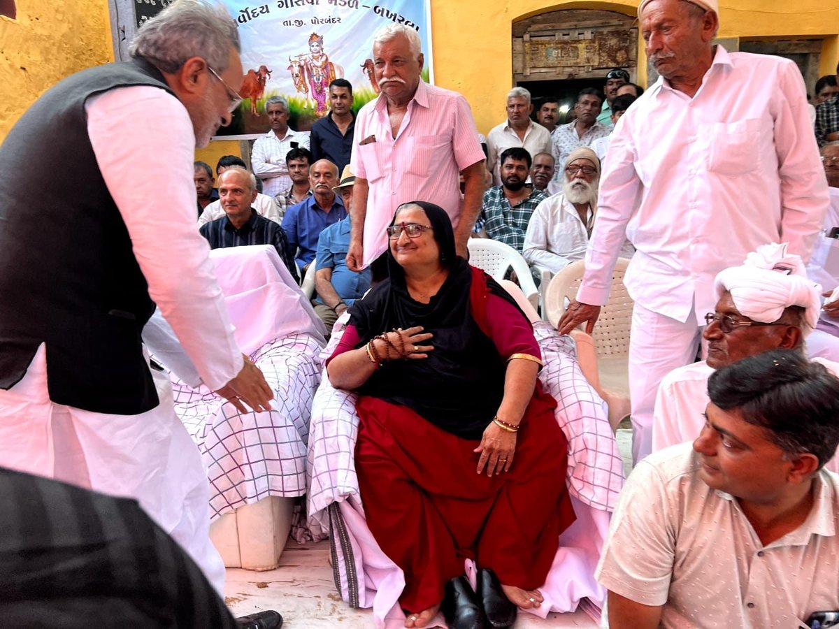 arjunmodhwadia's tweet photo. પોરબંદર ના બોખીરા, બખરલા અને ઝુંડાળા મહેર સમાજ ખાતે અલગ અલગ આયોજિત પરંપરાગત મણિયારા રાસ કાર્યક્રમમાં હાજરી આપી.
#porbandar https://t.co/uOzGJGHUTx