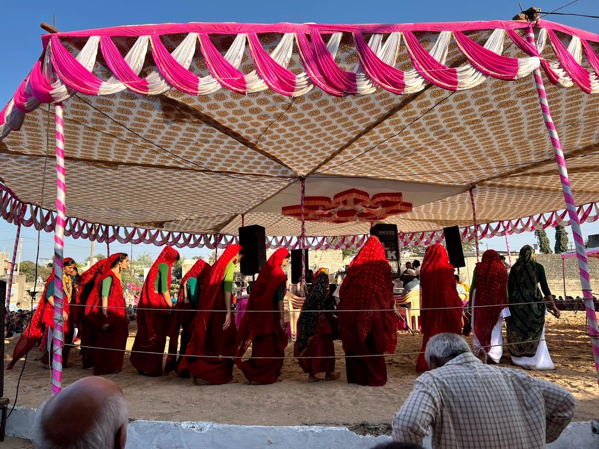arjunmodhwadia's tweet photo. પોરબંદર ના બોખીરા, બખરલા અને ઝુંડાળા મહેર સમાજ ખાતે અલગ અલગ આયોજિત પરંપરાગત મણિયારા રાસ કાર્યક્રમમાં હાજરી આપી.
#porbandar https://t.co/uOzGJGHUTx