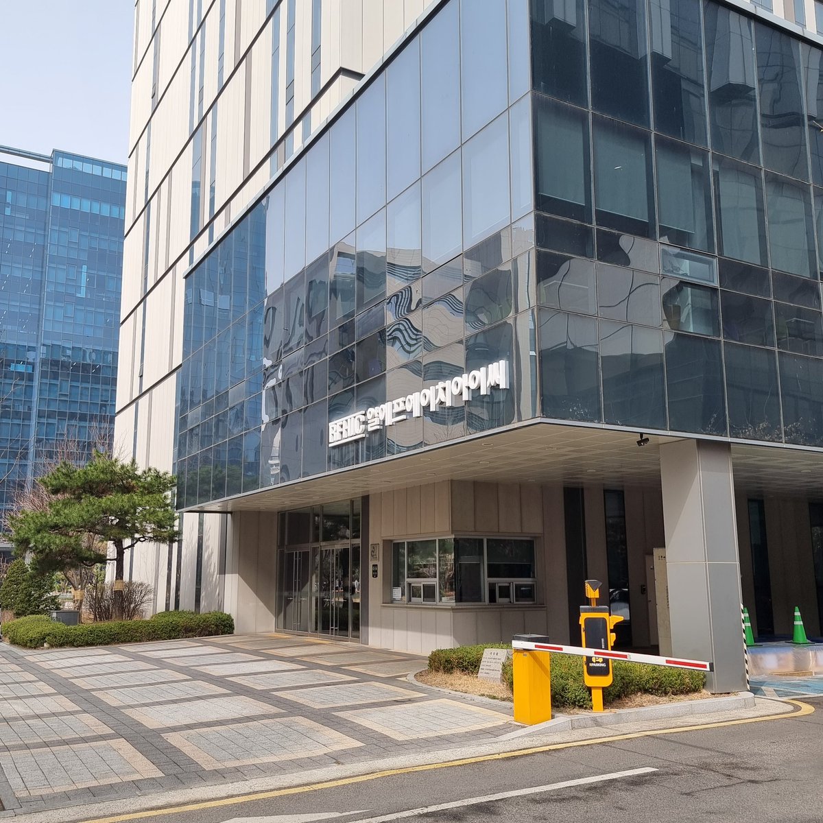 Excited to visit RFHIC today in Anyang.