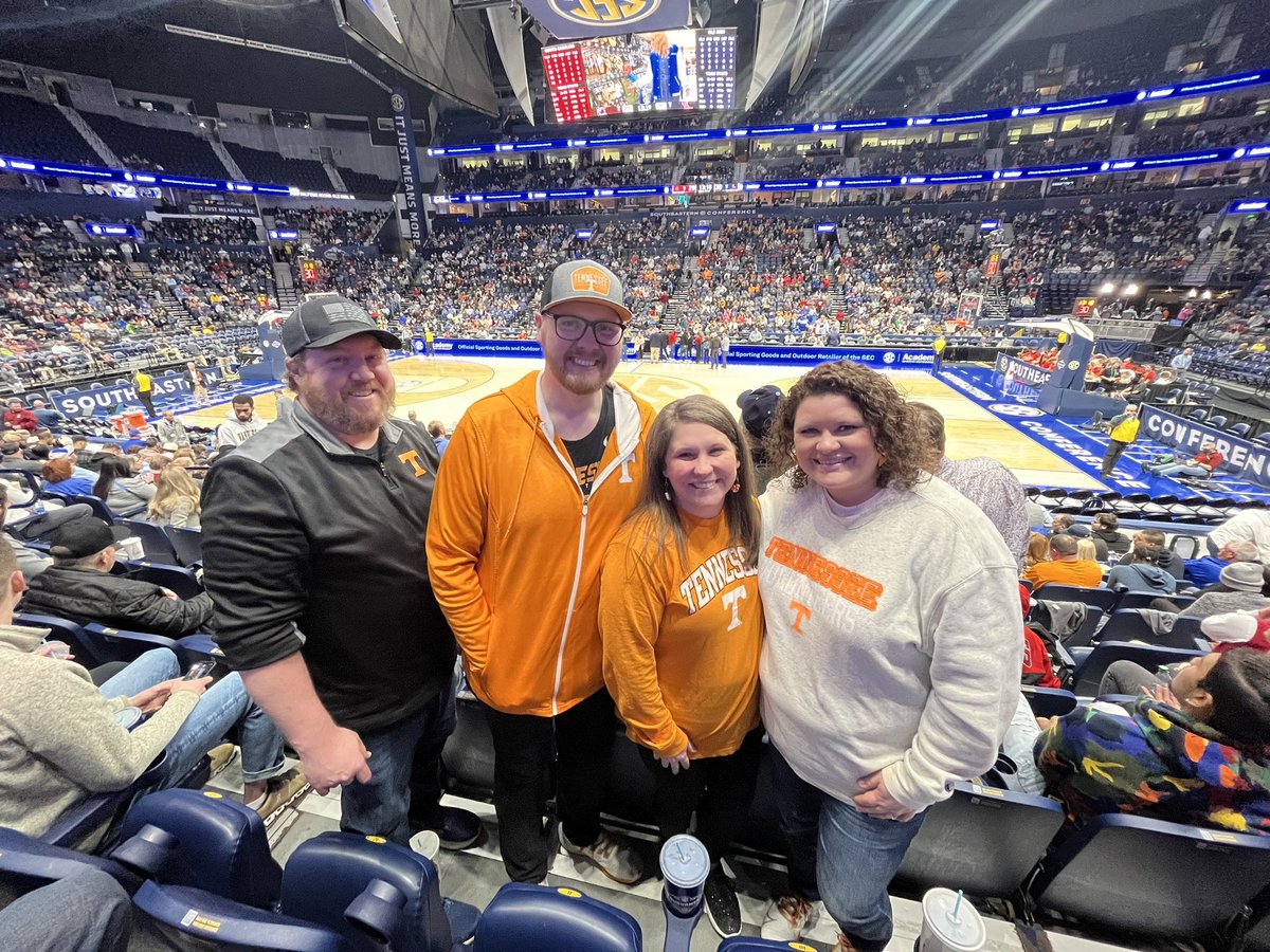 leahdcross's tweet photo. I love God, sweet tea and the SEC!…oh and @TheRonSlay!  SEC tournament night 1! Watching teams getting blown out or thrown out! 🏀 #GB🍊 #VFL #slayallday https://t.co/KFjM7VAb1Z