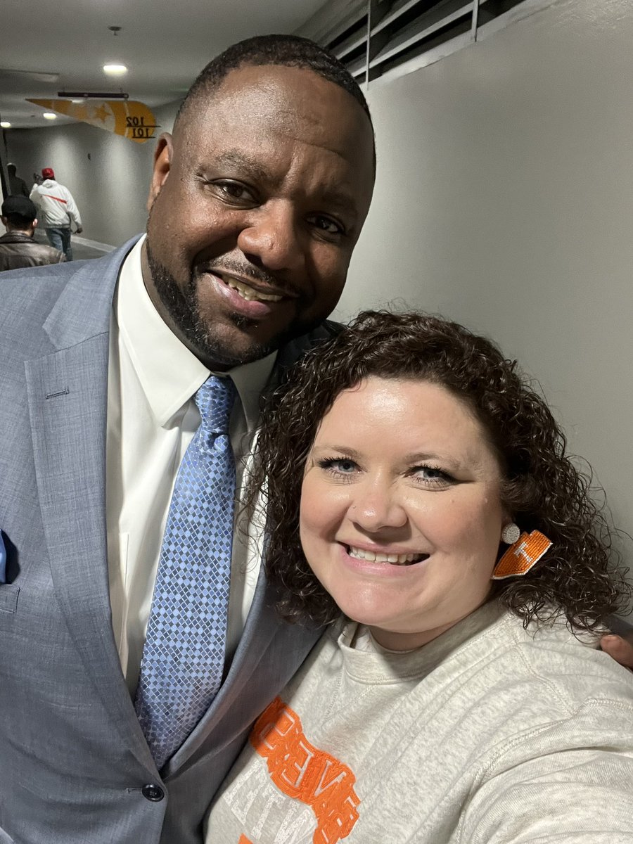 leahdcross's tweet photo. I love God, sweet tea and the SEC!…oh and @TheRonSlay!  SEC tournament night 1! Watching teams getting blown out or thrown out! 🏀 #GB🍊 #VFL #slayallday https://t.co/KFjM7VAb1Z