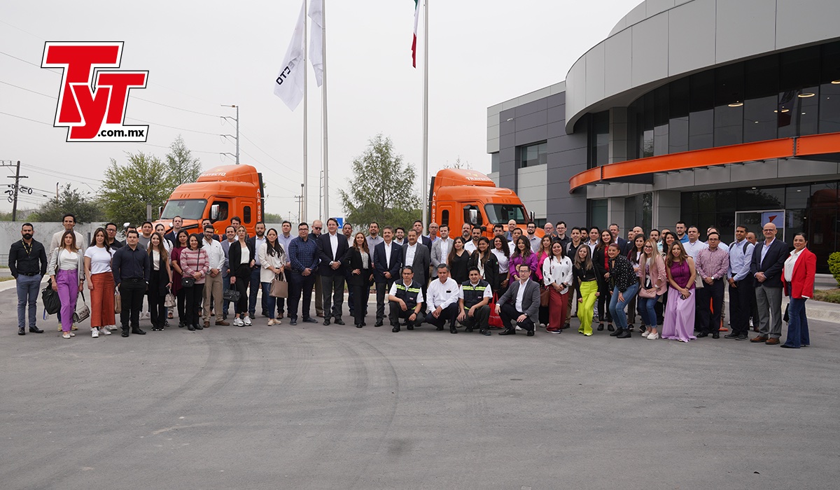 revistatyt's tweet photo. Este día, Jorge Casares, director general de @trayectoficial, fue anfitrión de integrantes de la @AMTIMexico en el marco de su recorrido logístico llevado a cabo en Monterrey y el cual tuvo como objetivo impulsar el transporte intermodal https://t.co/1A8BvBVwF5
