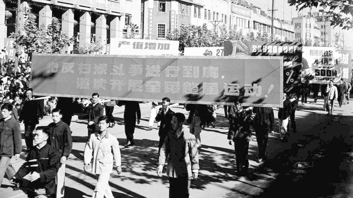 滴血的荒诞⑤：沉默是罪

我们都知道在历害国说真话往往要付出惨烈的代价，那么保持沉默行不行呢。沉默会不会更安全？那可未必。