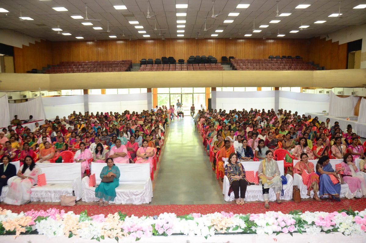 hcjmri's tweet photo. Celebrating the Spirit and Courage of #motherhood by celebrating the mothers of children with #Type1Diabetes on #internationalwomensday23!!! This is how we do it!!!!! @JehangirCare @jhcjehangir @CowasJ https://t.co/gM387bfDah